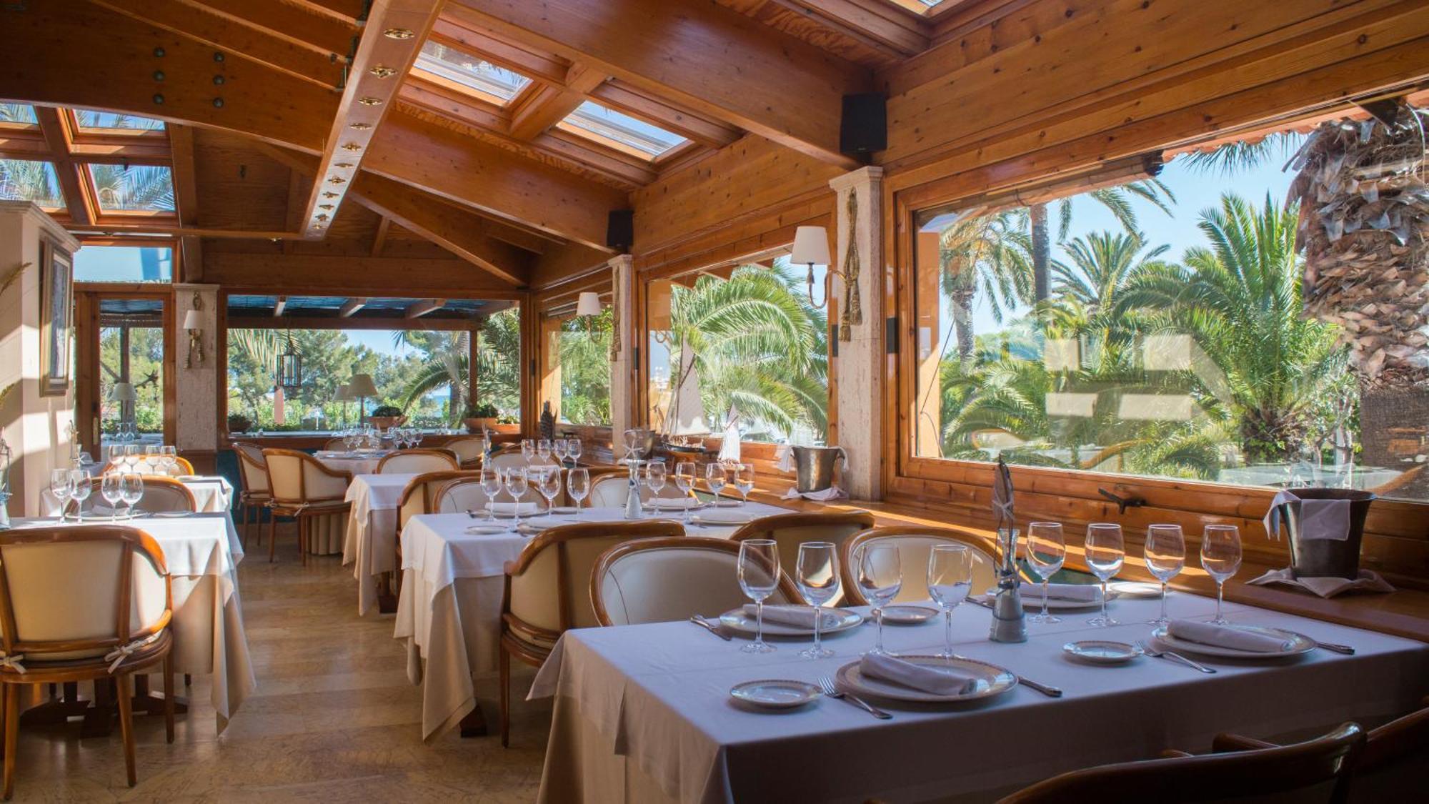 Hotel Restaurant Ceferino Vilanova i la Geltrú Dış mekan fotoğraf